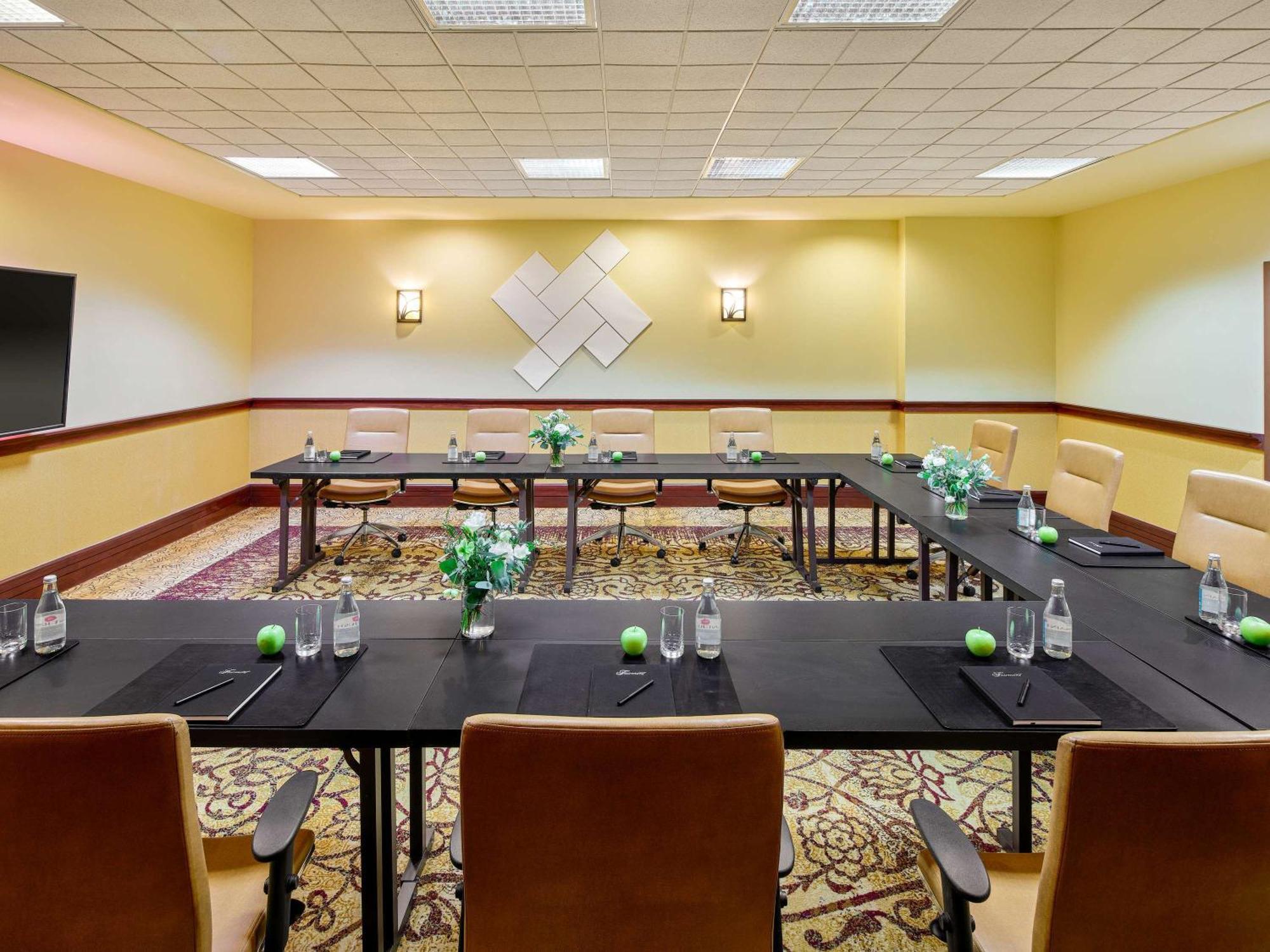 Fairmont Tremblant Hotel Buitenkant foto Meeting room